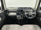 【インパネ】運転のしやすさを最優先に設計された見晴らしの良いフロントビュー。車両間隔が掴みやすく狭い道でも安心♪「安全」と「品質」を最優先に、安心してお乗りいただけるクルマを提供いたします。