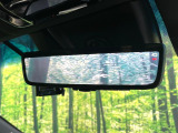 【デジタルインナーミラー】後席の大きな荷物や同乗者で後方が確認しづらい時でも安心!カメラが撮影した車両後方の映像をルームミラー内に表示。クリアな視界で状況の確認が可能です!