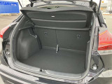 ハッチバックタイプですが、荷室スペースもしっかりございます!