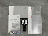 【インテリジェントキー】人気装備のインテリジェントキー付!荷物を持っている時や手が空いていない時に、持っているだけで鍵の開閉が出来ます♪純正エンジンスターター付