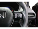 Hondaセンシングの機能のひとつ、アダプティブクルーズコントロール付!アクセルから足を離しても設定したスピードと前車との車間を保ち走行してくれます!車線維持もアシスト☆高速道路で疲労軽減ですね☆
