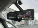 スマートルームミラー。フル乗車+積載時もカメラ画像にて後方確認。心強い味方です☆