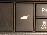 【パワーバックドア】スマートキーや運転席のボタンを押すだけでリアゲートが自動で開閉します!荷物を持っている時や、高い位置にあるバックドアを閉める際に便利な機能です♪