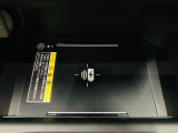 ワイヤレス充電搭載!対応した機器を置くだけで充電することが可能です!