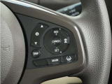 ◆アダプティブクルーズコントロール◆予め設定した車速内でクルマが自動的に加減速。前走車との適切な車間距離を維持しながら追従走行します。【LKAS】車線維持支援システムでステアリング操作を支援。