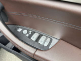 快適なショールームにて、お車選びのお手伝いから、ご購入後の整備待ちまで、ご対応致します。