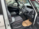 運転席まわりは、使用感も少なく良好な状態です。