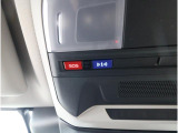 専用ボタンでコールセンターへ接続。状況に応じて緊急車両の要請やロードサービスの取次ぎを行います。重大事故の際は自動的にコールセンターにつながり、緊急車両やドクターヘリを要請します。(要申込)