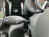 MINI NEXT1年間走行距離無制限保証、安心もMINIクオリティ。MINIを熟知したメカニックによる100項目の納車前点検。交換基準に達した部品があれば、MINI純正部品だけを使用し整備した後にお引渡しします。