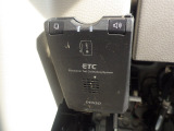 ETC付。高速道路の料金所はキャッシュレスで通過です。サービスエリア等にあるスマートインターの出入りも利用可能でとっても便利。ご納車後すぐにお使い頂けるようセットアップしてのお渡しとなります。