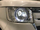 【LEDヘッドライト】大光量で夜道や雨の日の安心感を高めるLEDヘッドライト。周囲の明るさに応じて自動点灯・消灯/ライトの消し忘れも防げるオートライトコントロール付!
