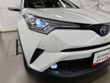 LEDヘッドライトです。デザイン性がよくとても明るいので、夜間の走行や悪天候でも安心です。しかも長寿命!