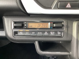 フルオートエアコンが装備されています!お好みの温度設定をするだけでエアコンの風量やモードの切り替えを自動でコントロールしてくれます!