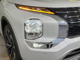 【シーケンシャルターンランプ付きLEDヘッドライト】人気の『流れるウィンカー』付きのLEDヘッドライトを装備♪高級感はもちろん、点灯時は存在感たっぷりで他車からも認識されやすく安心です。