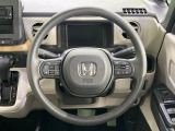 インテリアに合わせたデザインのステアリングは、運転される方のことも考え、運転しやすい形状、大きさです。是非一度、実際に触ってお確かめください。