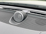 【Bowers & Wilkins】ボルボのプレミアムオーディオ。車内空間という特殊な環境に100年以上の伝統を持つイェーテボリ交響楽団の音響を再現した「コンサートモード」を搭載。