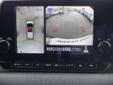 アラウンドビュ-モニタ-はクルマの真上から見ているかのような映像によって、周囲の状況を知ることで、駐車を容易に行うための支援技術です。