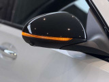 納車前整備は、メルセデスベンツ国際認定メカニックによる最新の検査ライン等の施設が充実した当社工場で入念に行います。メルセデス・ベンツの定める厳しい基準をクリアしたお車のみをご案内させて頂きます。