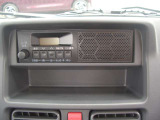 スピーカー内蔵のAM/FMラジオが装備されてます。