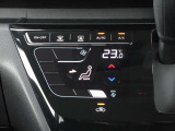 オートエアコンですので、車内を快適な空間に出来ます♪   操作はタッチパネル式ですので爪の長い方でも安心して操作して頂けます!