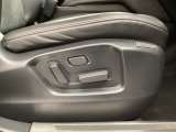 パワーシートを装備!体格や好みに応じたポジションをスムーズに調整できます。
