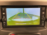 リバースギアに入れるだけで後方の表示へ切り替わります。夜間や雨の日の駐車も楽になりますよ。