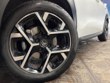 ●純正17インチアルミホイール:輸入車ならではの卓越した走りを支えるホイールと足回りです!日本車の走りに慣れている方にもぜひ体感して頂きたいほど、高いレベルでまとまっています!