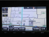 ナビ付きで、遠出や初めての道も安心。道に迷う心配が少なく、同乗者との会話や運転に集中出来ます。ご家族でのお出かけにも心強いポイントです。