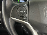 ★ステアリングにはオーディオコントロールスイッチが付いていますので、目線を正面から外すことが無く、また、ステアリングから手を離さずにオーディオ操作ができます.