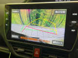 【バックカメラ】駐車時に後方がリアルタイム映像で確認できます。大型商業施設や立体駐車場での駐車時や、夜間のバック時に大活躍!運転スキルに関わらず、今や必須となった装備のひとつです!