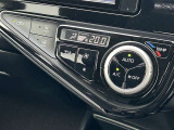 オートエアコンで車内快適♪ご希望の温度に設定すれば風向きや風量を自動で調整してくれますよ!
