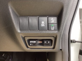 便利なETCや横滑りを防止するVSAのスイッチは運転席の右側、手の届きやすい位置にあります。