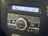 【リアオートエアコン】広い後部座席には必須の機能!風量や温度を自動で調整し前席と同様な車内環境にしてくれるリアオートエアコンを装備。夏の暑さも冬の寒さもストレスなく快適にお過ごしいただけます♪