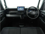 ◆視界広々で非常に運転しやすくロングドライブでも疲れを感じさせないすっきりとまとまったインパネ周りです。
