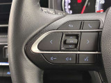 運転中、オーディオの操作をしてて、ハッとしたことはありませんか?ステアリングスイッチは、運転中でもハンドルでオーディオの操作が可能です。安全なドライブをサポートします。