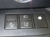 オートマチックハイビームとは、先行車や対向車のライトを認識し、ハイビームとロービームを自動で切り替える機能です。夜道の視界を確保します。詳細は販売店スタッフまでおたずねください。