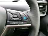 プロパイロット搭載!セレナがアクセル、ブレーキを自動でコントロールして前のクルマとの車間距離を保つ手助けをします。