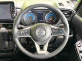 インテリアに合わせたデザインのステアリングは、運転される方のことも考え、運転しやすい形状、大きさです。是非一度、実際に触ってお確かめください。