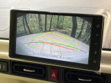 【バックカメラ】駐車時に後方がリアルタイム映像で確認できます。大型商業施設や立体駐車場での駐車時や、夜間のバック時に大活躍!運転スキルに関わらず、今や必須となった装備のひとつです!