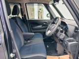 運転席側から観たフロントシートのイメージです。