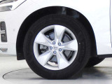 5スポーク7.5J&times;18インチシルバーアルミホイール。衝突回避・被害軽減ブレーキシステムやパイロット・アシストなど、数多くの先進安全・運転支援機能を標準装備。