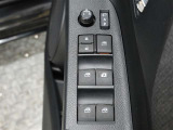 パワーウィンドウで窓の開け閉めもラクラク♪