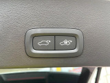 【パワーバックドア】スマートキーや運転席のボタンを押すだけでリアゲートが自動で開閉します!荷物を持っている時や、高い位置にあるバックドアを閉める際に便利な機能です。