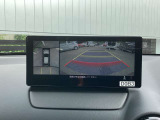 【360&deg;ビューモニター】  とても分かりやすい、クルマの上から見下ろしたような映像で、駐車サポートをしてくれます。