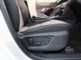 パワーシート搭載。微妙な調整が手軽にでき、ピッタリなポジションで運転することが可能です。