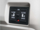 ◆両側電動スライドドア◆狭い駐車場でも乗り降りが楽々♪お子様が隣の車にドアを当ててしまう心配もございません!小さなお子様連れの方もこれで安心。