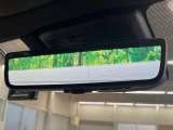 【デジタルインナーミラー】後席の大きな荷物や同乗者で後方が確認しづらい時でも安心!カメラが撮影した車両後方の映像をルームミラー内に表示。クリアな視界で状況の確認が可能です!