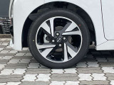純正アルミホイール。タイヤサイズは165/55R15です。