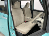 【運転席・助手席】内装ルームクリーニング済みです。しっかり綺麗にしていますので、是非、お確かめください。車に自信があるからこそ、是非一度ご来店頂き内外装も見てもらえると幸いです。
