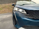 名車504から続く「吊り目」の伝統を受け継ぐフルLEDライトです。欧州車にありがちなレンズ表面の曇りや黄ばみ、クラックはなくクリアです。